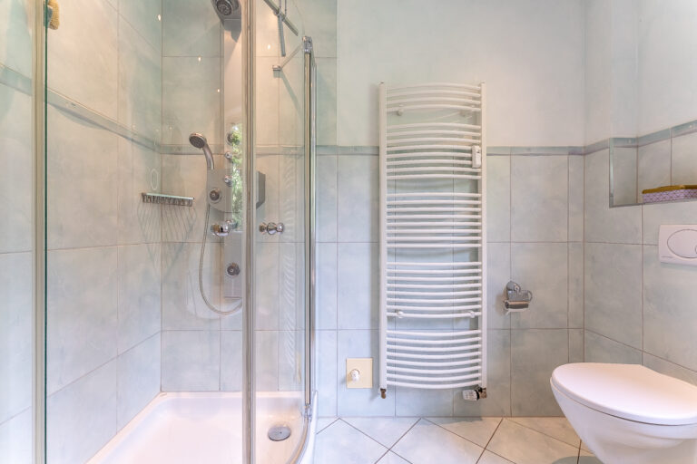 Badezimmer im Erdgeschoss