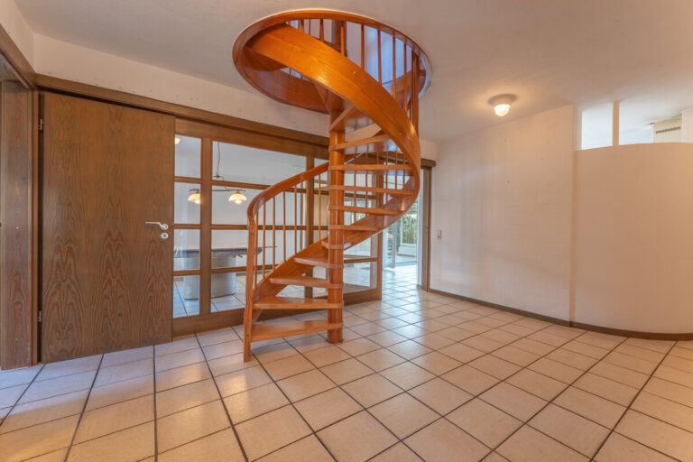 Flur mit Treppenhaus