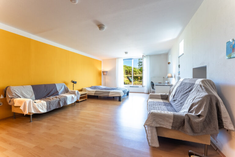 Wohn- und Schlafbereich im UG mit Terrassenzugang im UG