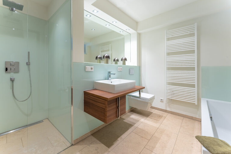 Badezimmer am Schlafzimmer 1 im 1. OG