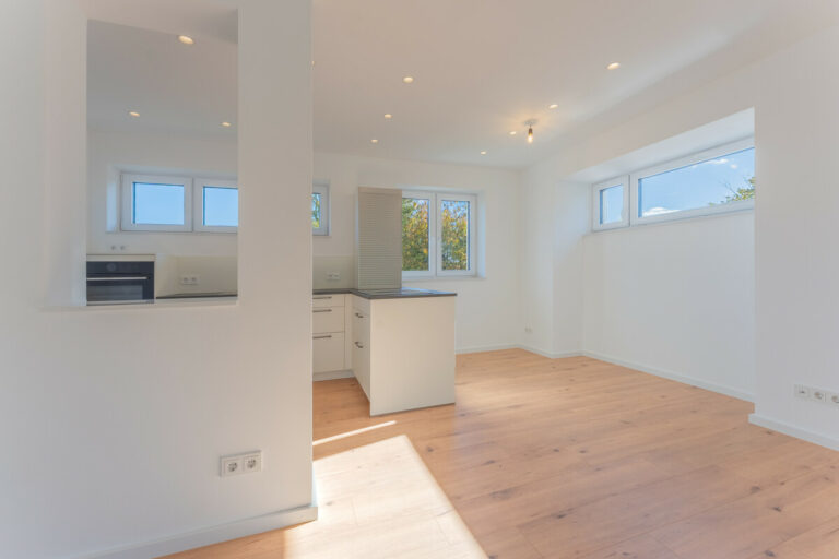 Offene Küche neben dem Essbereich