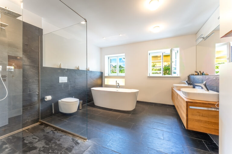Badezimmer im Erdgeschoss