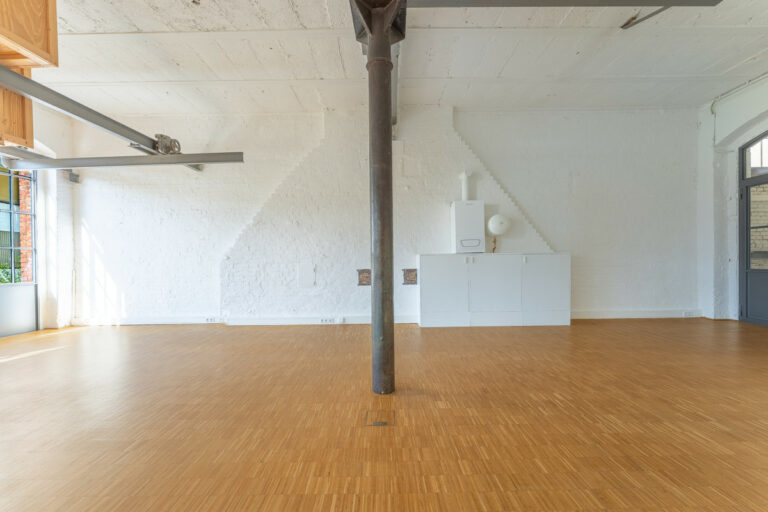Großzügiger Atelier- und Büroraum (115 qm)