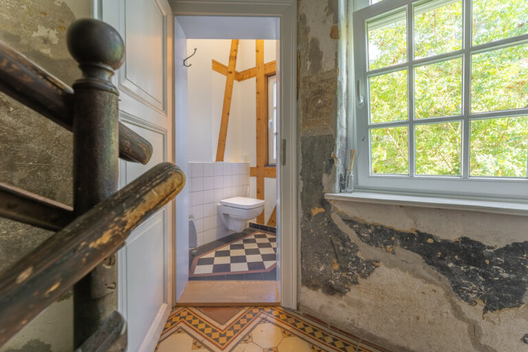 Separates WC im Treppenhaus