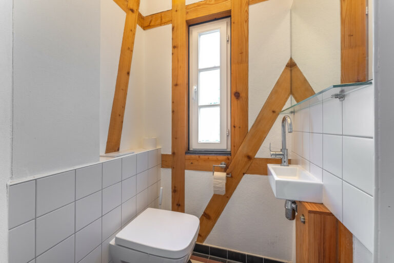 Gäste-WC im Treppenhaus