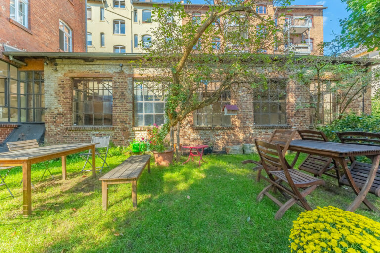 Grüner Innenhof mit Gemeinschaftsgarten