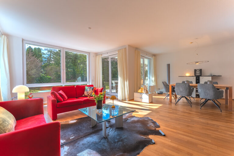 Blick vom Wohnbereich zum Essbereich