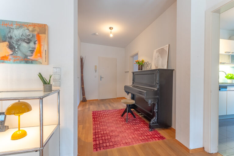 Eingangstür und Flur