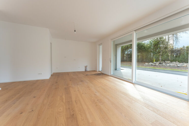 EG Rechts. Wohnbereich mit offener Küche