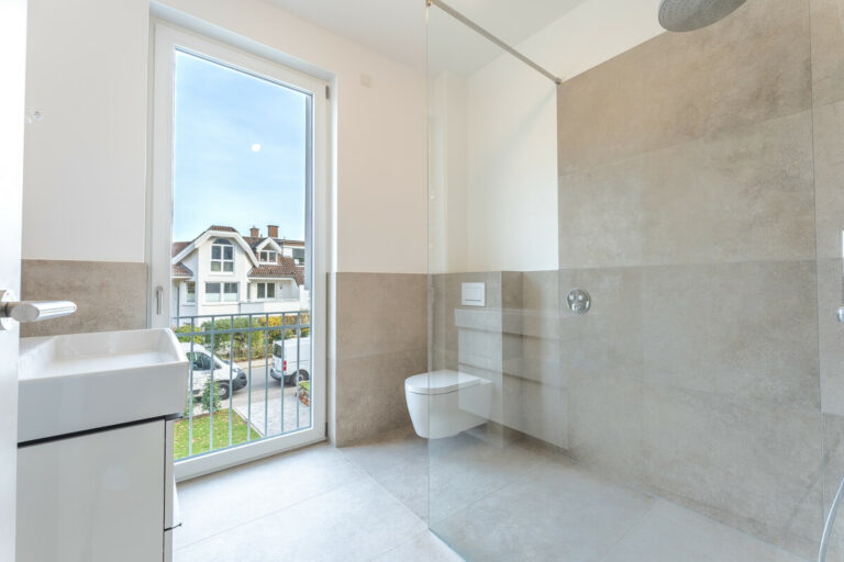 EG Rechts. Badezimmer