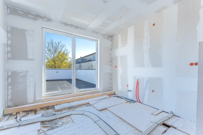 Küche mit Zugang zur Dachterrasse