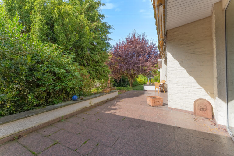 Terrasse vor dem Wohn- und Esszimmer