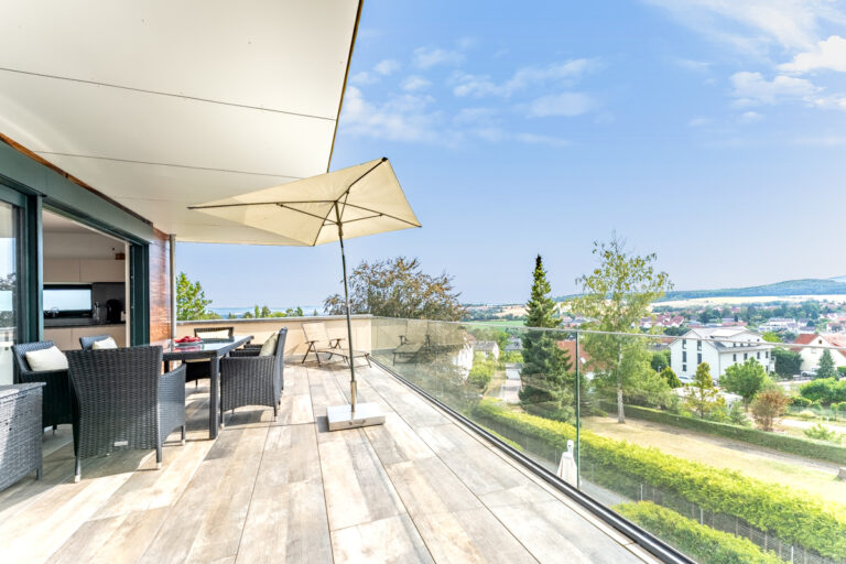 Große Dachterrasse am Wohn- und Essbereich
