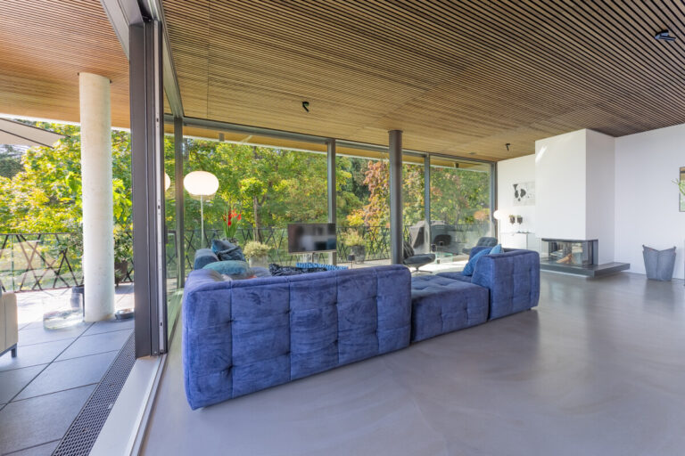 Blick vom Essbereich zum Wohnzimmer