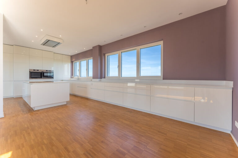 Große offene Küche