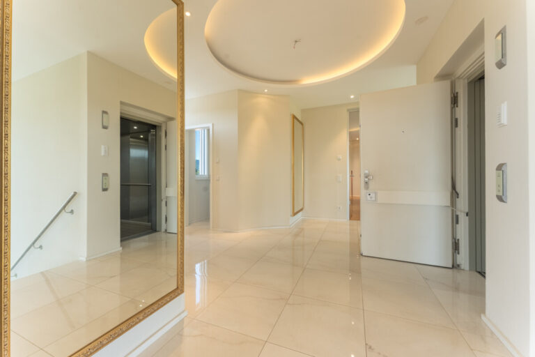 Entrée mit direktem Zugang zum Fahrstuhl