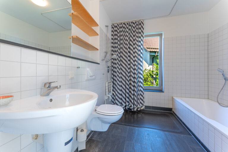 Badezimmer im 1. OG links