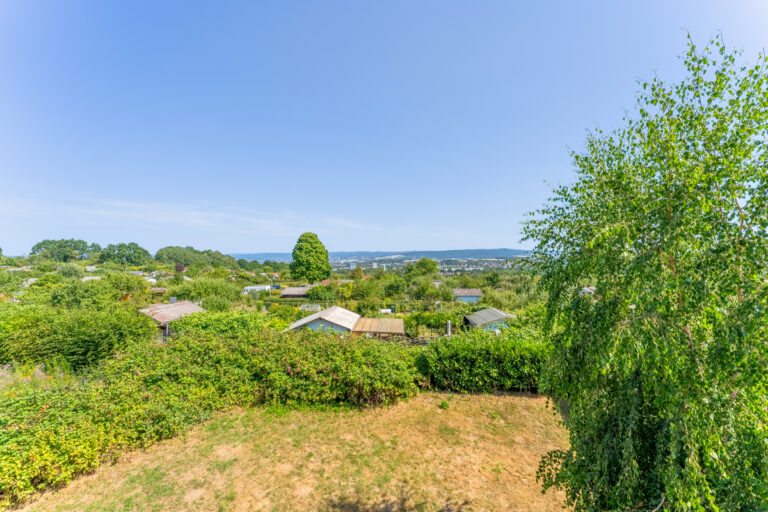 Fernblick von der Terrasse im 1. OG rechts