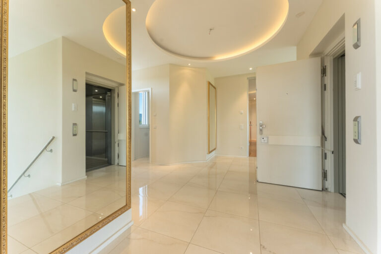 Entrée mit direktem Zugang zum Fahrstuhl