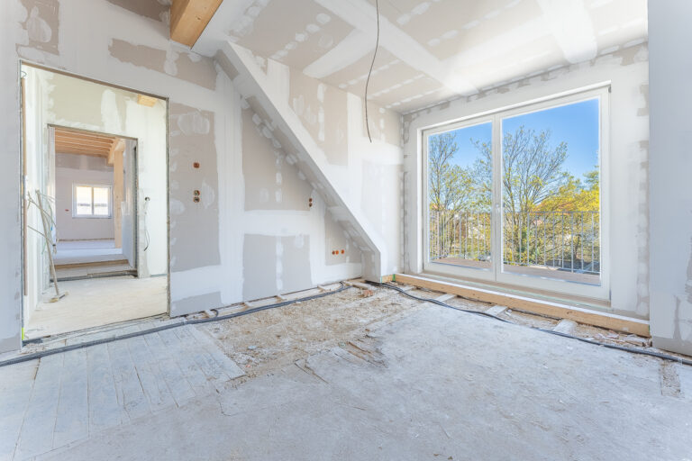 Wohnbereich mit Zugang zum Balkon