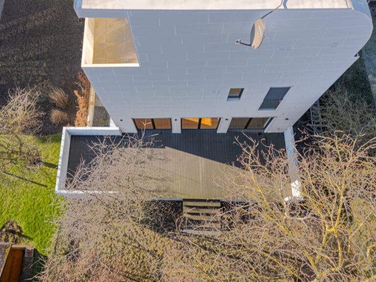 Vogelperspektive auf die Terrase mit Garten