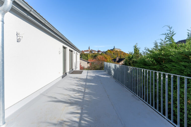Balkon mit Schlossblick