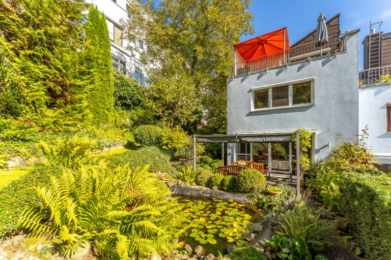 Rückseite mit Garten