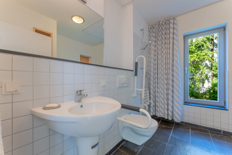 Duschbad im EG links
