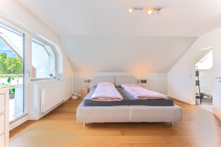 Elternschlafzimmer mit Ensuite-Bad