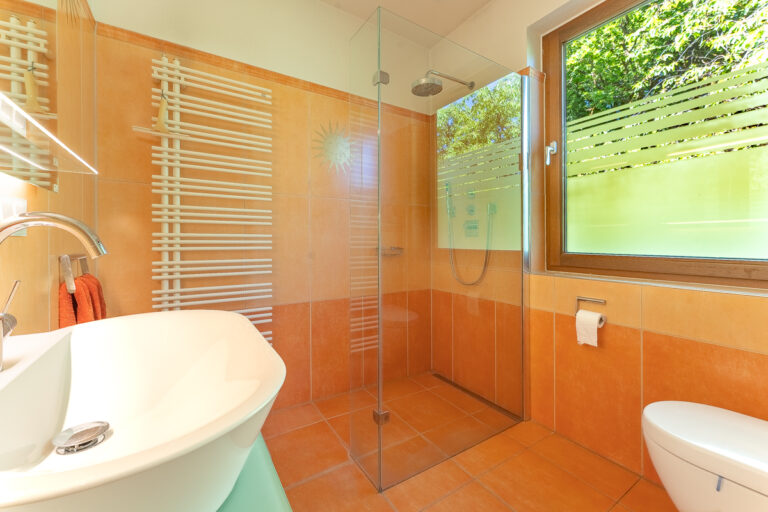 Badezimmer im Erdgeschoss