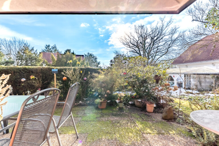 Blick auf die Terrasse vom Wohnzimmer