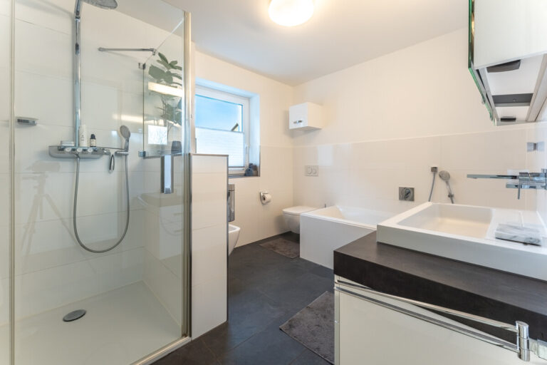 Tagelichtbad UG mit Badewanne