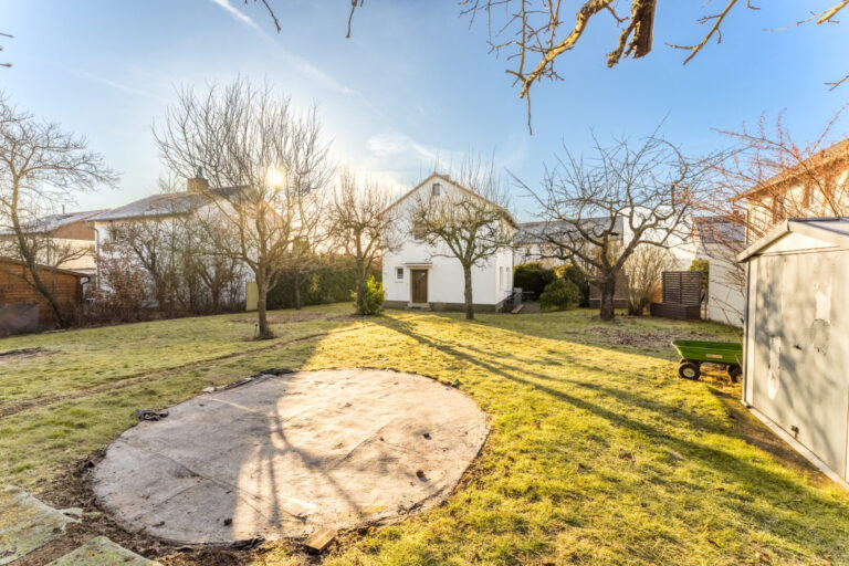 Garten mit Obstbäumen