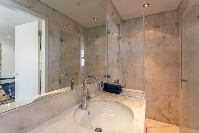 Badezimmer am Gästezimmer/Büro