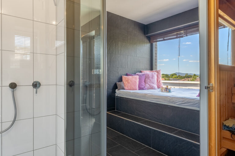 Wellnessbereich im Elternbad