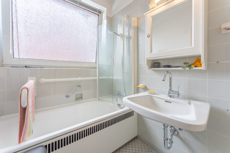 Badezimmer mit Badewanne