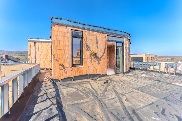 Südwestliche Dachterrasse mit Zugang vom zweiten Schlafzimmer