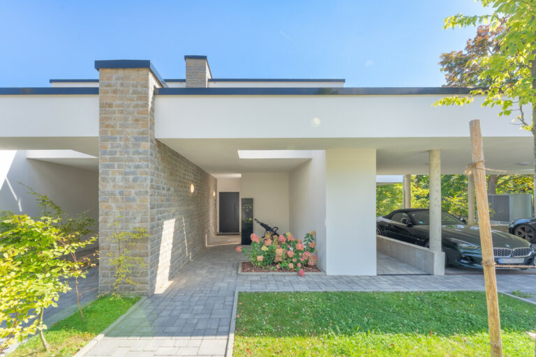 Eingangsbereich von vor dem Haus