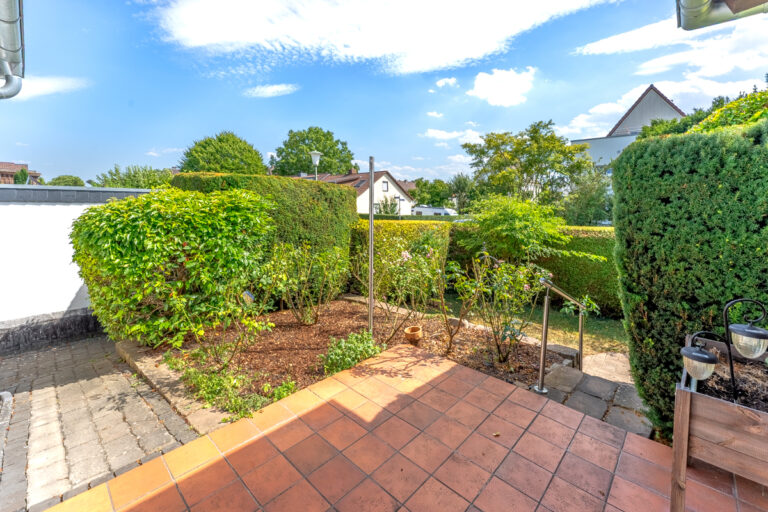 Terrasse mit Zugang zum Garten