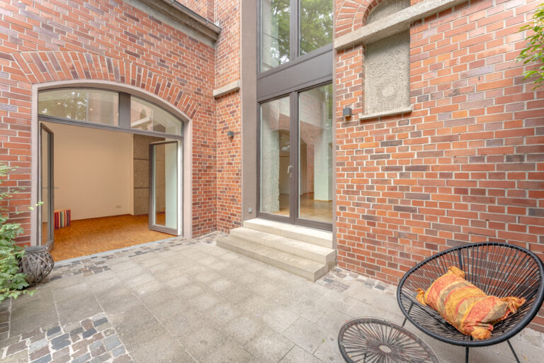 Terrasse mit 2 Zugängen in den Wohnbereich
