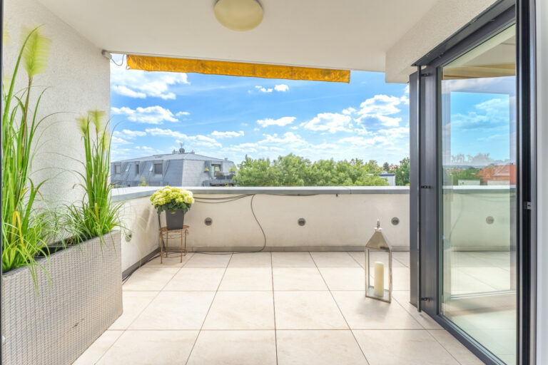 Süd-Terrasse vor der Küche