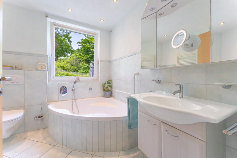 Badezimmer im Erdgeschoss