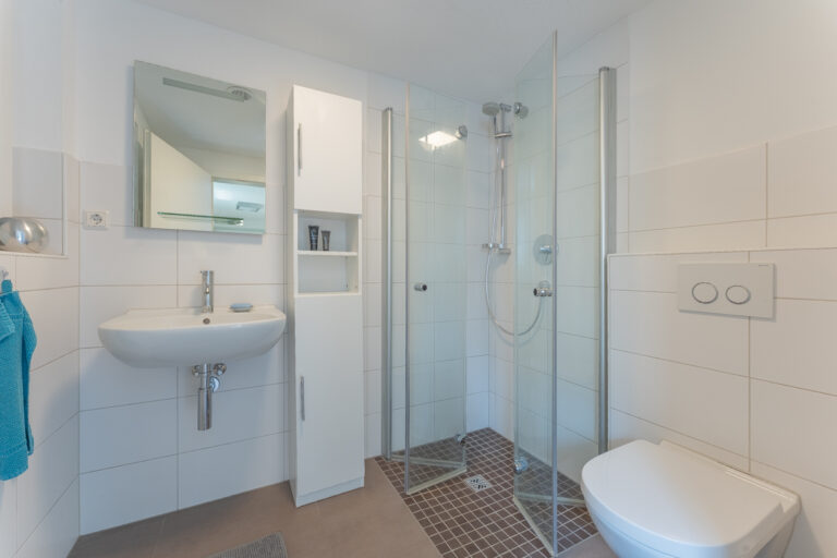 Badezimmer im Untergeschoss