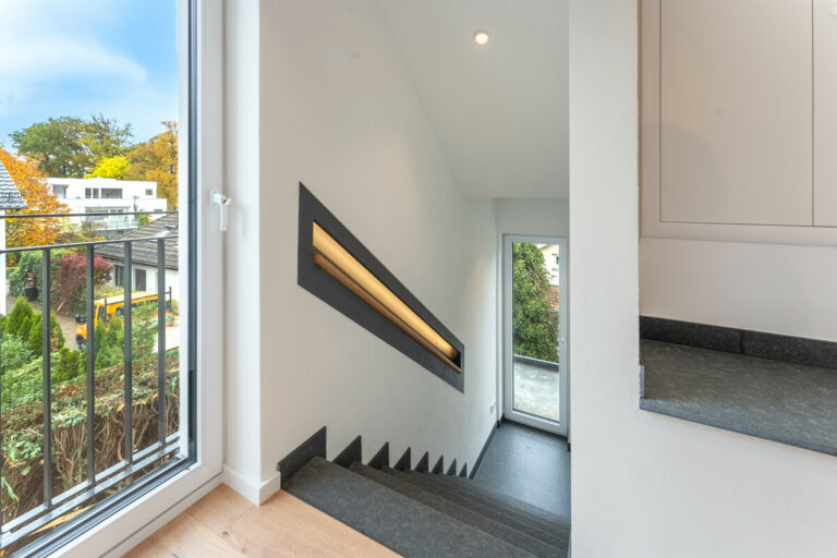 Treppenhaus zur Eingangstür