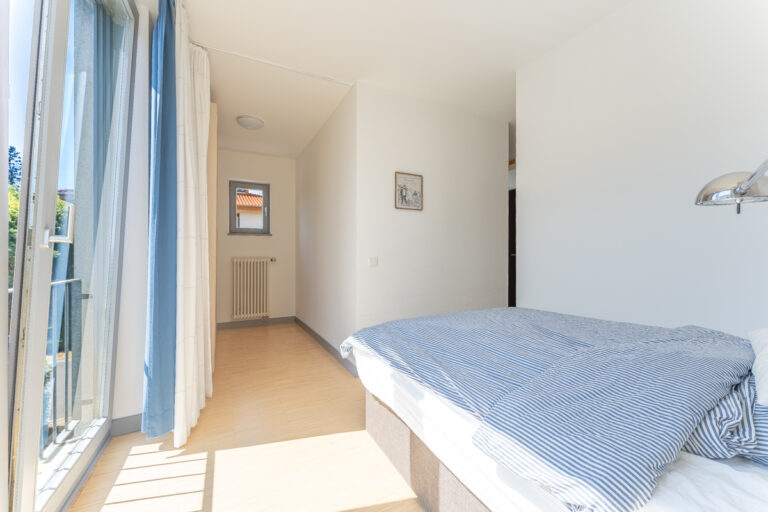Schlfzimmer mit Ankleide im 1. OG rechts