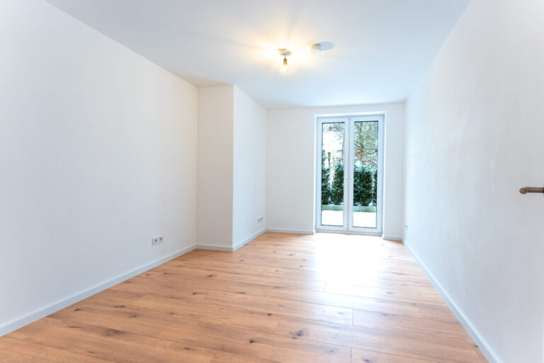 Schlafzimmer mit Gartenzugang