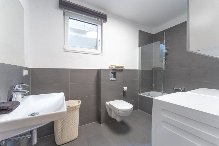 Badezimmer im Erdgeschoss