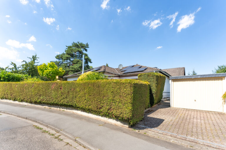 Einfahrt zur Garage