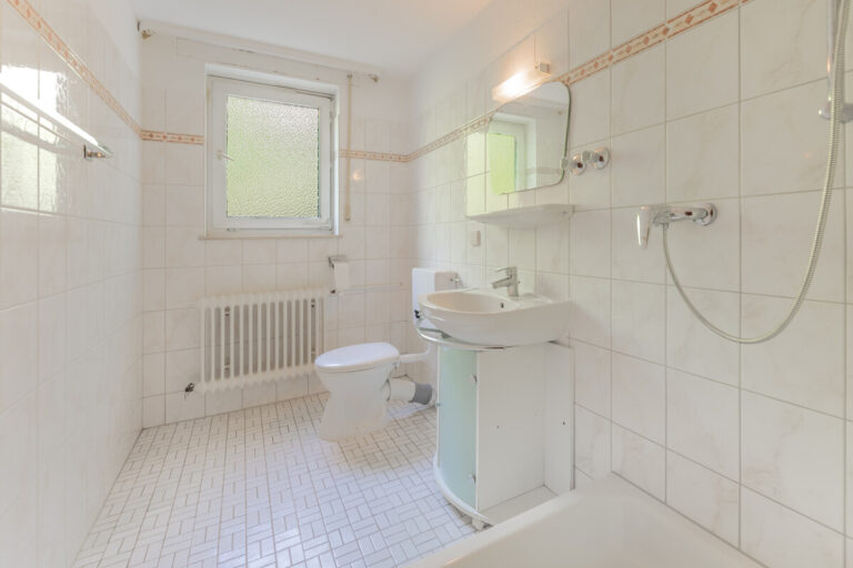 Badezimmer EG (Einliegerwohnung)