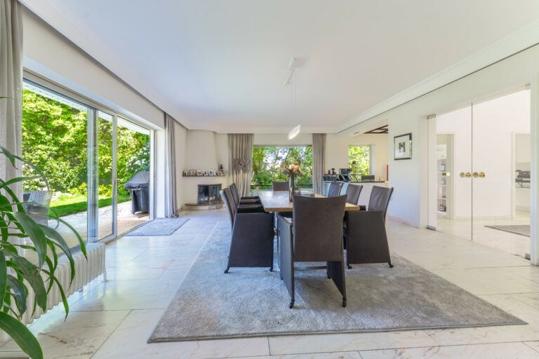 Essbereich mit offener Küche